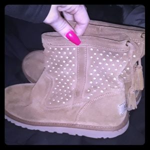 chesnut short ugg style authentic